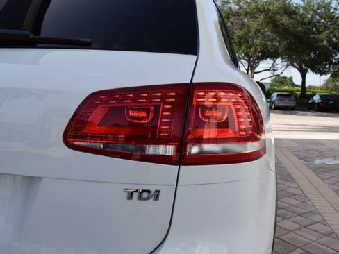 Used 2016 Volkswagen Touareg TDI AWD/4WD image 38