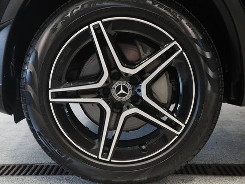 Used 2021 Mercedes-Benz GLC 300 4MATIC image 8