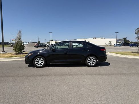 Used 2024 Toyota Corolla LE FWD image 2