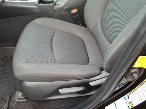 Used 2021 Toyota RAV4 LE AWD/4WD image 25