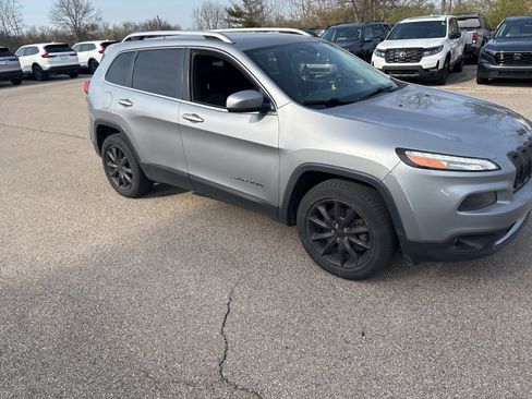 Used 2016 Jeep Cherokee Limited image 18