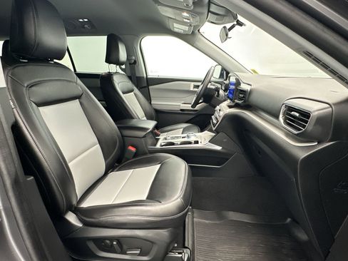 Used 2023 Ford Explorer XLT w/ Equipment Group 202A image 29