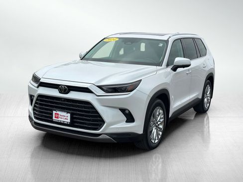 Used 2024 Toyota Grand Highlander AWD image 3