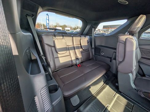 Used 2025 Ford Explorer Platinum w/ Ultimate Package image 12