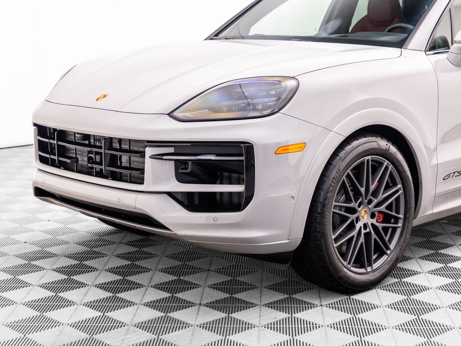 Used 2026 Porsche Cayenne GTS AWD/4WD image 44