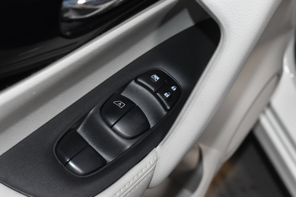 Certified 2022 Nissan Rogue Sport SL AWD/4WD image 5