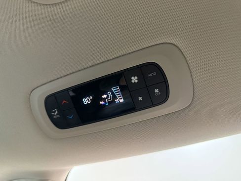 Used 2024 Chrysler Pacifica Touring-L image 75