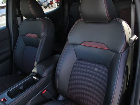 Certified 2025 Nissan Kicks SR AWD/4WD image 6