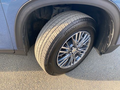 Used 2025 Chevrolet Traverse LT image 6