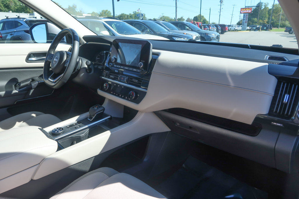 Used 2022 Nissan Pathfinder SV AWD/4WD image 22