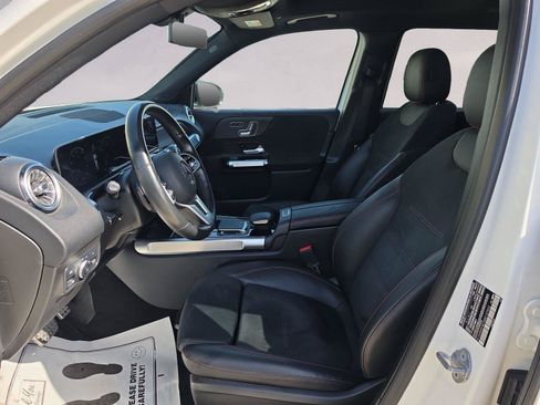 Used 2021 Mercedes-Benz GLB 250 4MATIC image 9