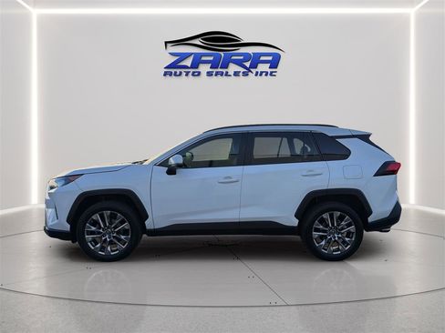 Used 2019 Toyota RAV4 XLE Premium w/ Cold Weather Package AWD/4WD image 4
