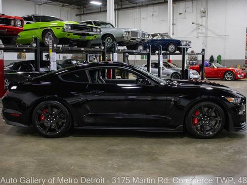 Used 2020 Ford Mustang Shelby GT500 w/ Carbon Fiber Track Pack RWD image 8