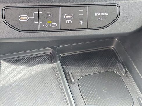 Used 2025 Kia Carnival SX Prestige FWD image 32