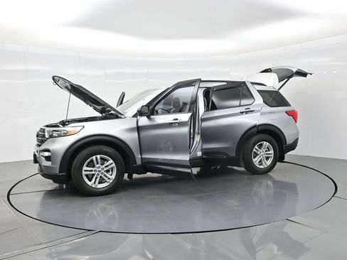 Used 2024 Ford Explorer XLT RWD image 36
