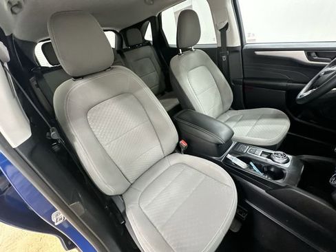Used 2022 Ford Escape SE w/ SE Sport Appearance Package image 25