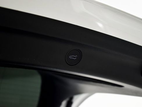 Used 2023 Tesla Model Y Long Range image 39