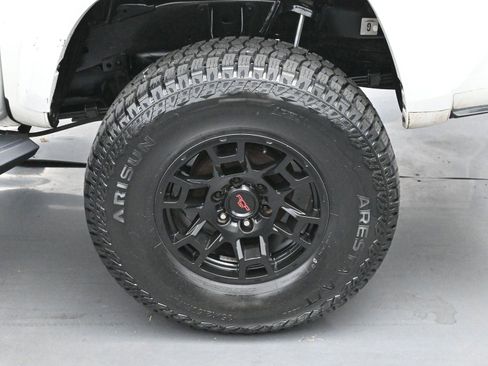 Used 2019 Toyota Tacoma TRD Sport image 30