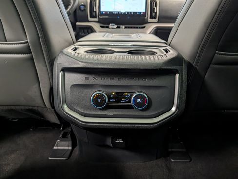 Used 2025 Ford Expedition Active AWD/4WD image 30