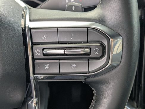 Used 2025 GMC Acadia Elevation FWD image 19