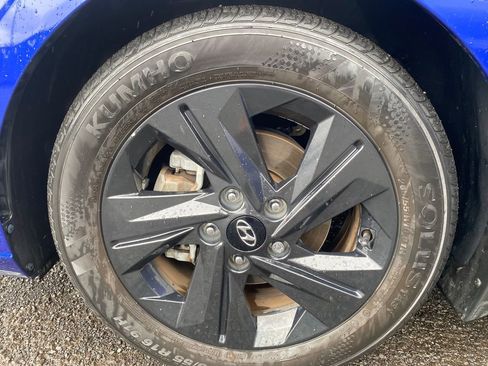 Used 2023 Hyundai Elantra SEL image 9