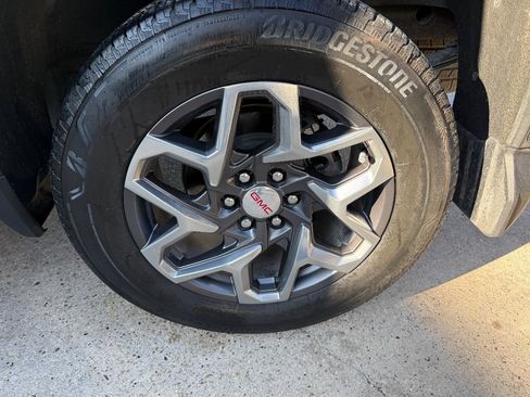 Used 2025 GMC Sierra 1500 SLE w/ Preferred Package RWD image 13