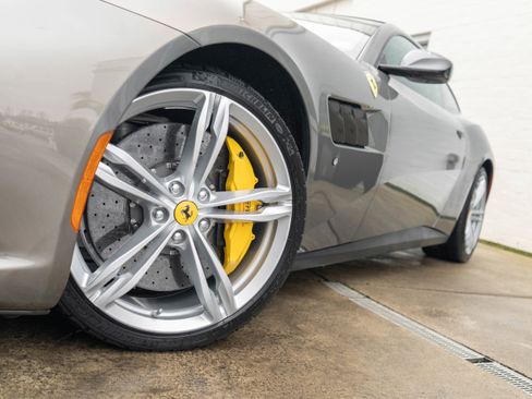 Used 2018 Ferrari GTC4Lusso image 4