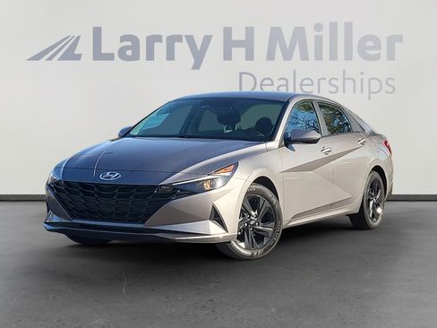 Used 2023 Hyundai Elantra SEL FWD image 2