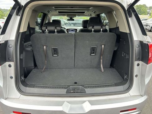 Used 2019 GMC Acadia Denali w/ Technology Package FWD image 11