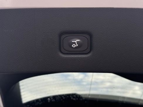 Used 2023 Lincoln Nautilus Reserve w/ Luxury Package image 11