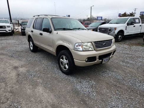 Used 2004 Ford Explorer XLT image 8