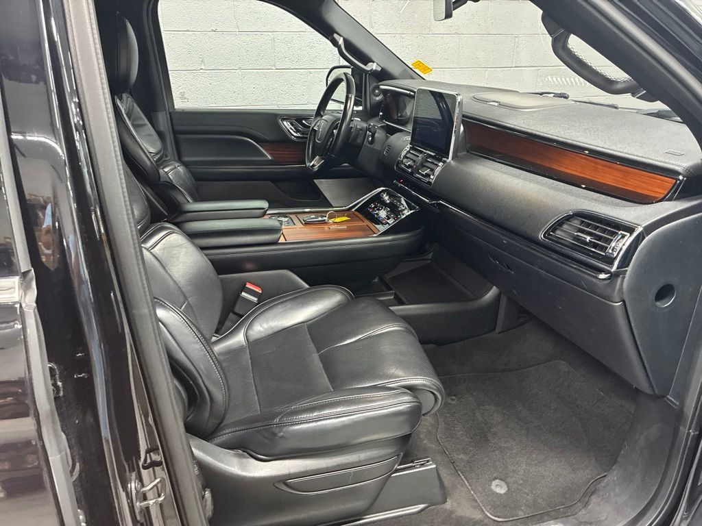 Used 2019 Lincoln Navigator L Reserve w/ Cargo Package AWD/4WD image 7
