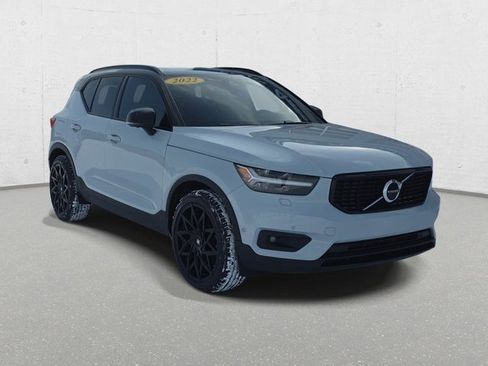 Used 2022 Volvo XC40 T5 R-Design w/ Advanced Package image 3