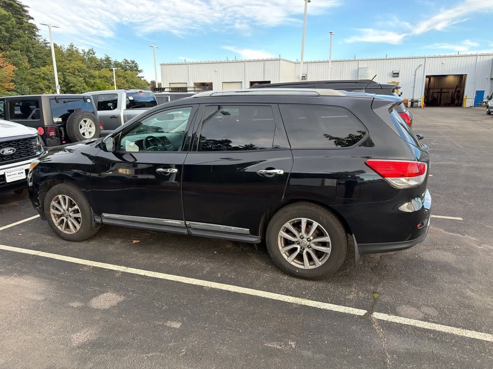 Used 2014 Nissan Pathfinder SL w/ SL Tech Package AWD/4WD image 10
