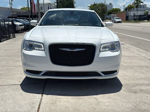 Used 2018 Chrysler 300 Touring L RWD image 17