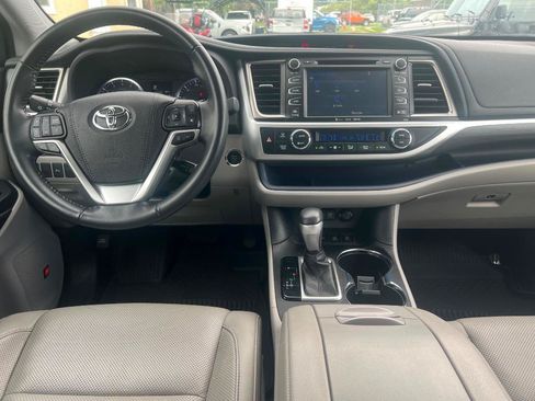 Used 2019 Toyota Highlander Limited AWD/4WD image 18