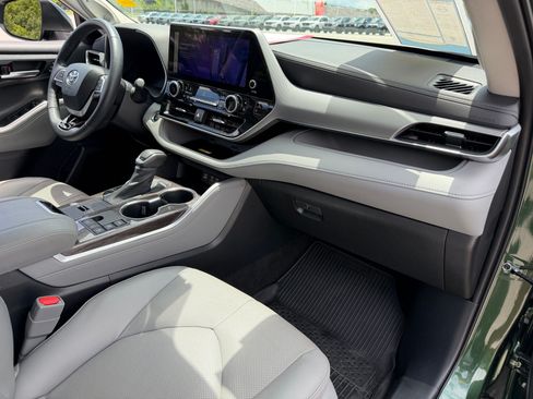 Used 2023 Toyota Highlander Platinum AWD/4WD image 26
