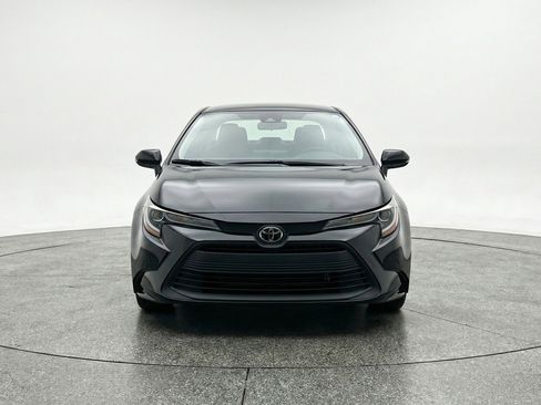 Used 2025 Toyota Corolla LE FWD image 2