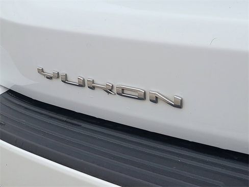 Used 2024 GMC Yukon SLT image 10