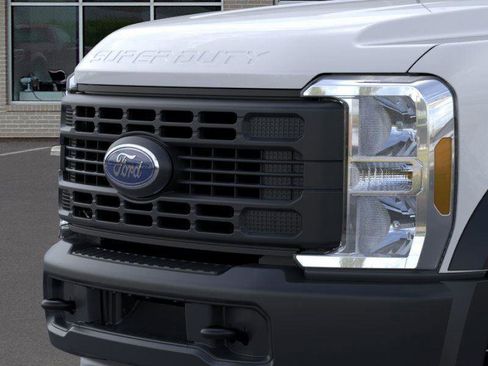 New 2025 Ford F550 2WD Regular Cab Super Duty image 17