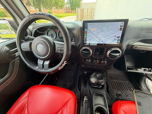 Used 2016 Jeep Wrangler Sport AWD/4WD image 3