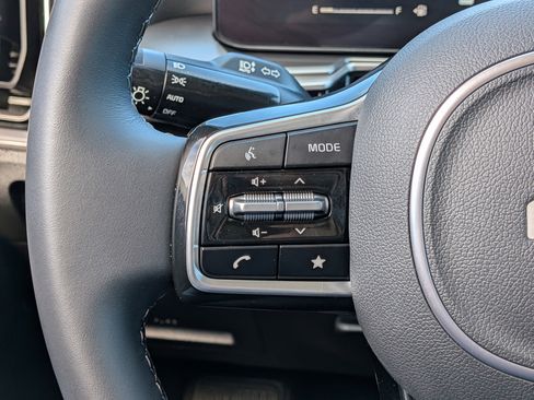 Certified 2025 Kia Sorento S image 28