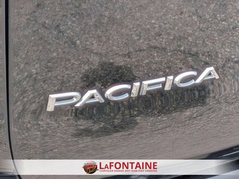 Certified 2024 Chrysler Pacifica Touring-L image 10