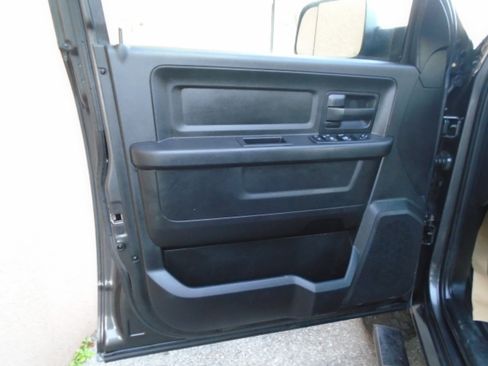 Used 2018 RAM 3500 Tradesman w/ Chrome Appearance Group image 12