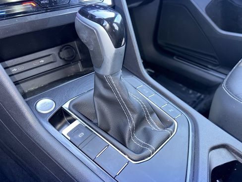 Used 2023 Volkswagen Tiguan SE R-Line FWD image 9