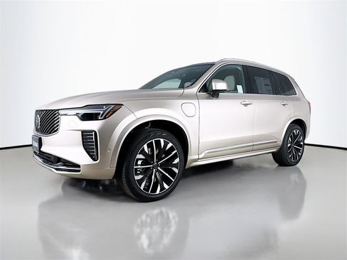 Certified 2026 Volvo XC90 T8 Plus w/ Protection Package Premier AWD/4WD image 3