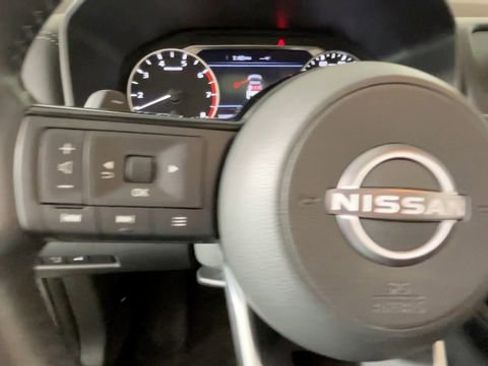 Used 2023 Nissan Rogue SL AWD/4WD image 25