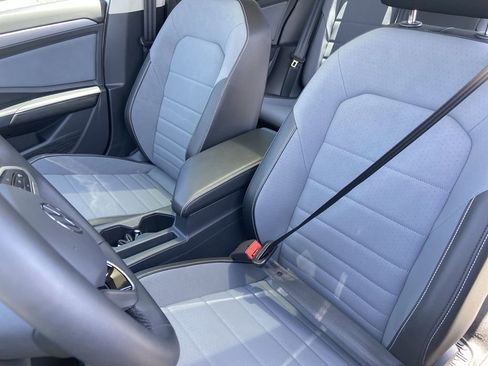 Used 2026 Volkswagen Jetta SE FWD image 15