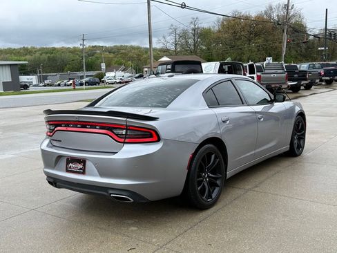 Used 2018 Dodge Charger SXT w/ Blacktop Package RWD image 15