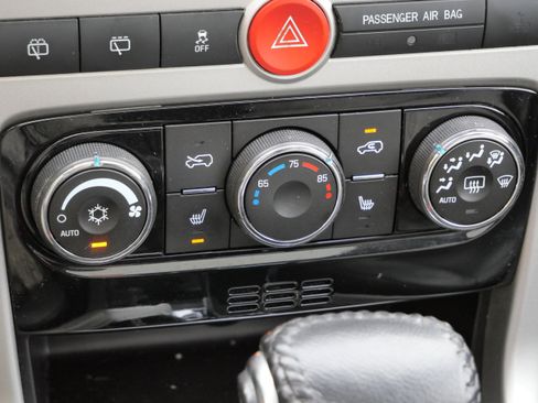 Used 2013 Chevrolet Captiva Sport LT w/ Convenience Package image 22